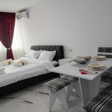 Apart Hotel Center เปียตราเนียมซ์ ภายนอก รูปภาพ