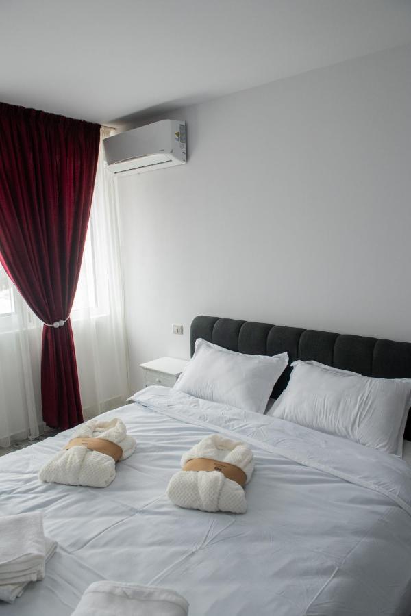 Apart Hotel Center เปียตราเนียมซ์ ภายนอก รูปภาพ